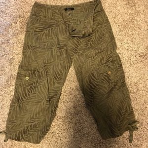 Express Camo Capri pants